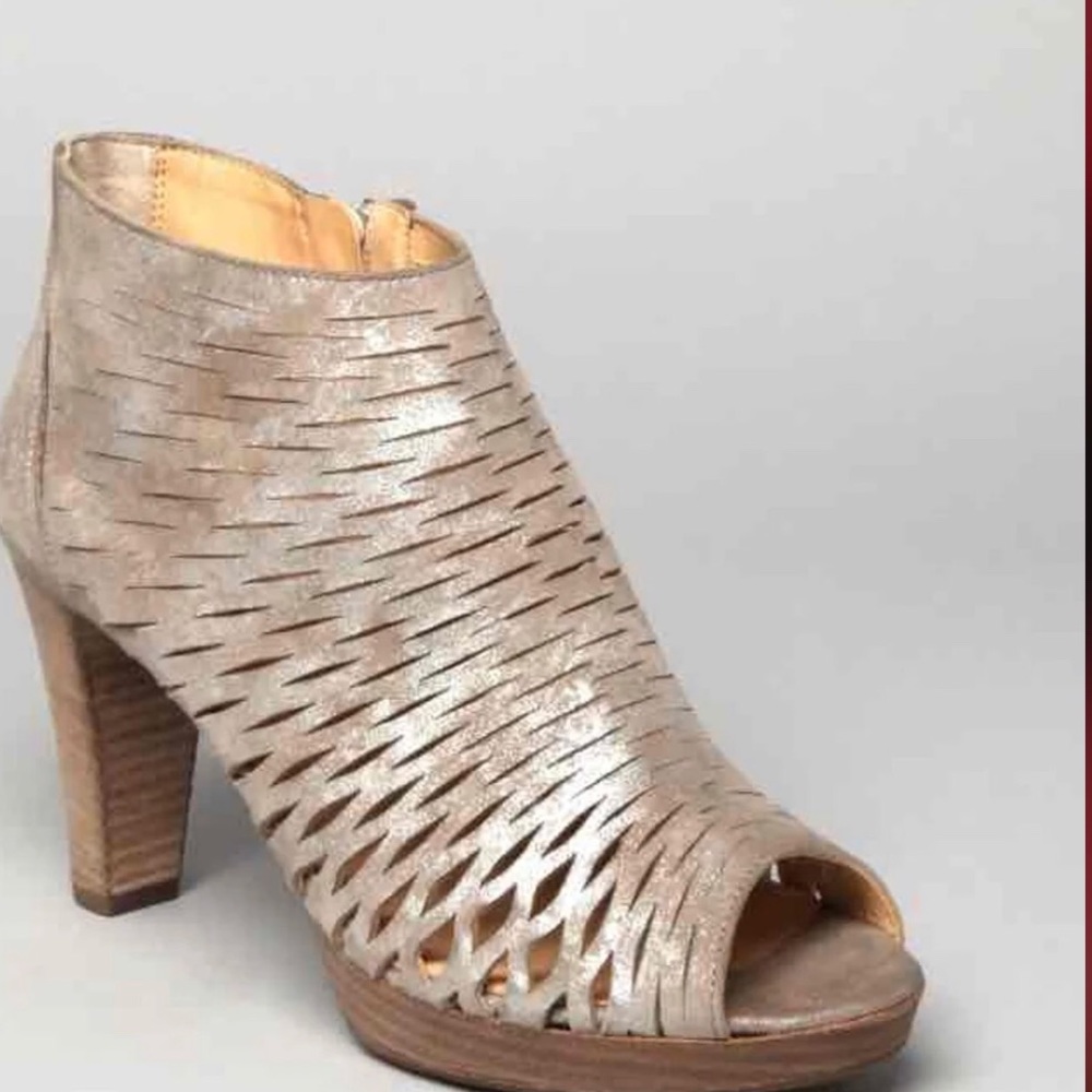 Paul Green Metallic Leather Bootie 9.5